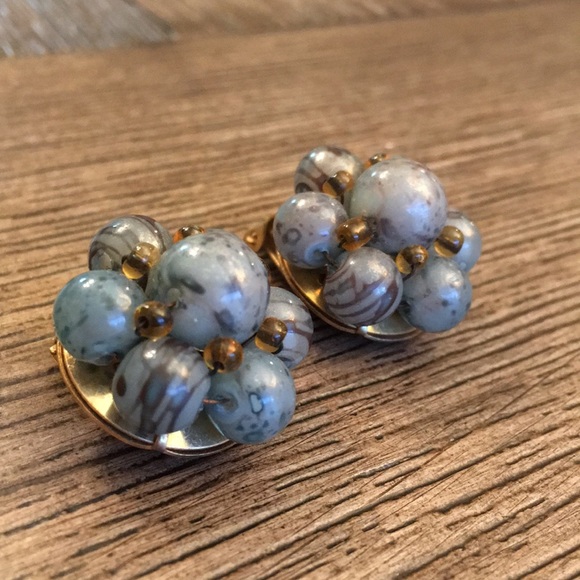 Vintage Beaded Clip Earrings Flower Shape - Picture 8 of 8